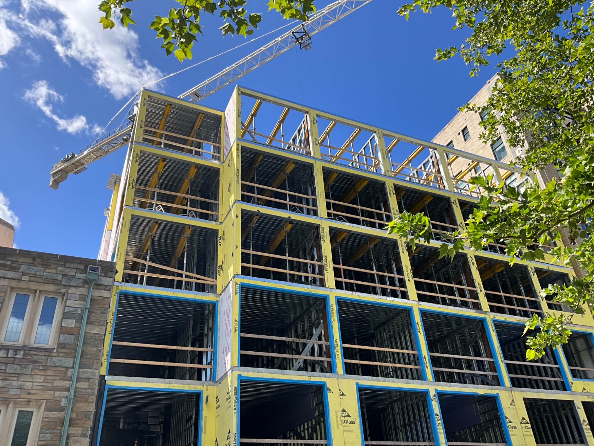 Drake II tower crane and transfer-slab structure